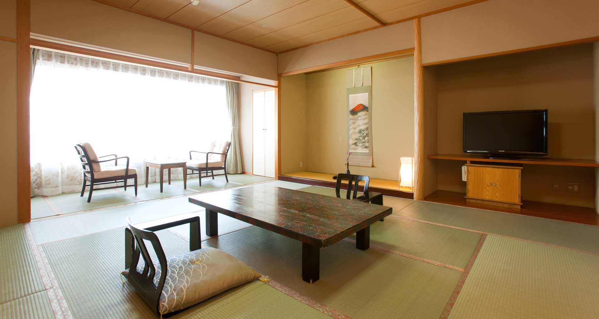 Japanese-style Room (12.5 tatami mats, 53 m2)